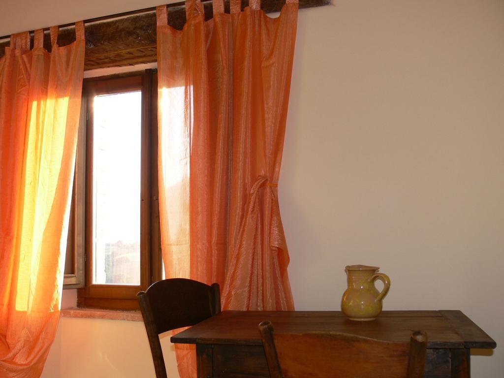Locanda Dell'Istrice Камеріно Номер фото